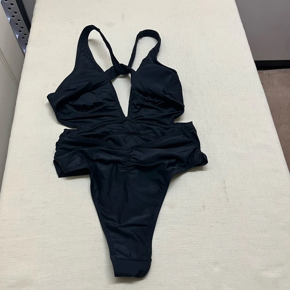 Cupshe S black plunge ruched back swimsuit - Picture 3 of 13